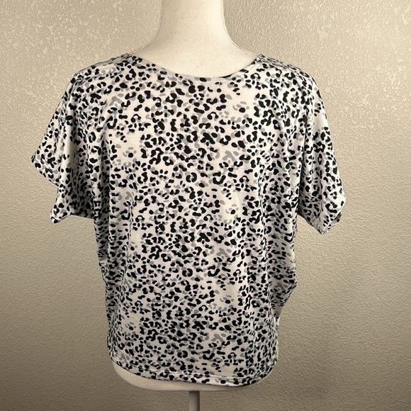 Kim & Cami Leopard White Black Gray Oversized Short Sleeve Top Size Small - Picture 4 of 6